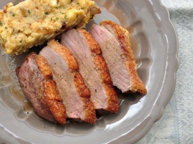 Breast of duck with bread dumplings